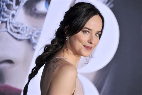 tatuajes de dakota johnson|Dakota Johnsons 8 Tattoos & Their Meanings